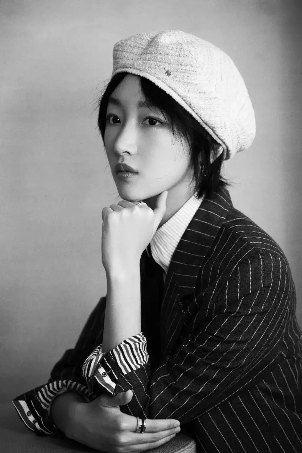 帽子围巾一体的戴起来很暖和,帽子围巾好时髦