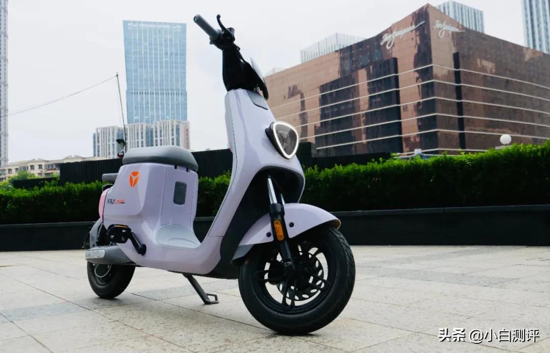 雅迪智能VFLY电动车,雅迪vflyl100max发布会