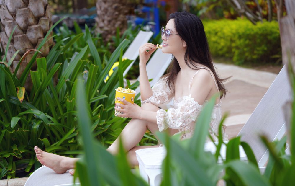 田海蓉晒47岁生日美照,田海蓉戴墨镜年轻写真