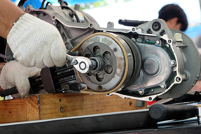 买新车是混动好还是买插电混动好,买新车是买高配还是中配