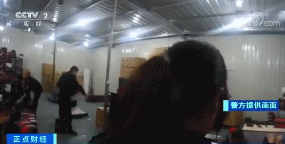 网上售卖假鞋一亿元,假冒名牌鞋团伙