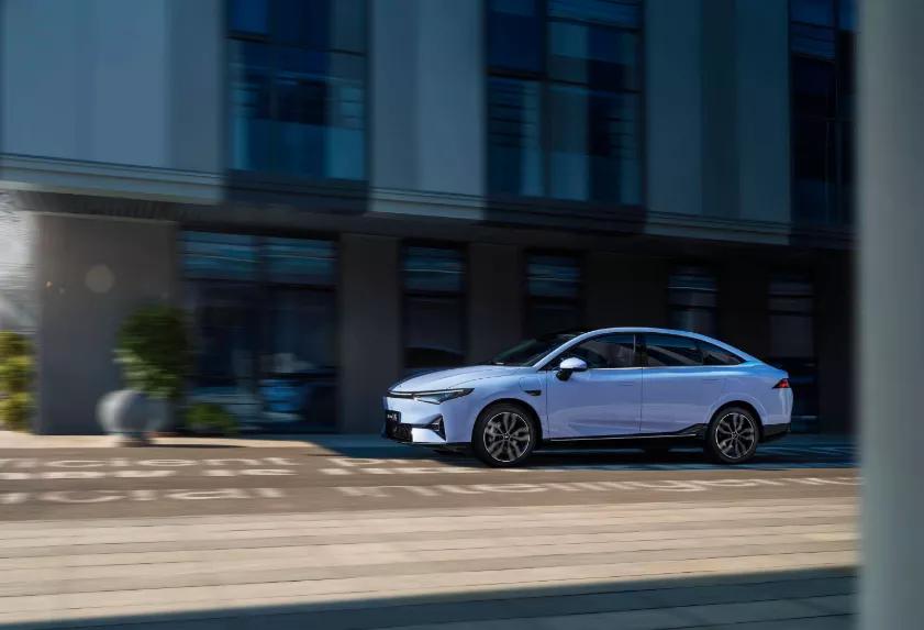 小鹏p5与迈腾选哪个,小鹏新能源p5怎么样值得购买吗