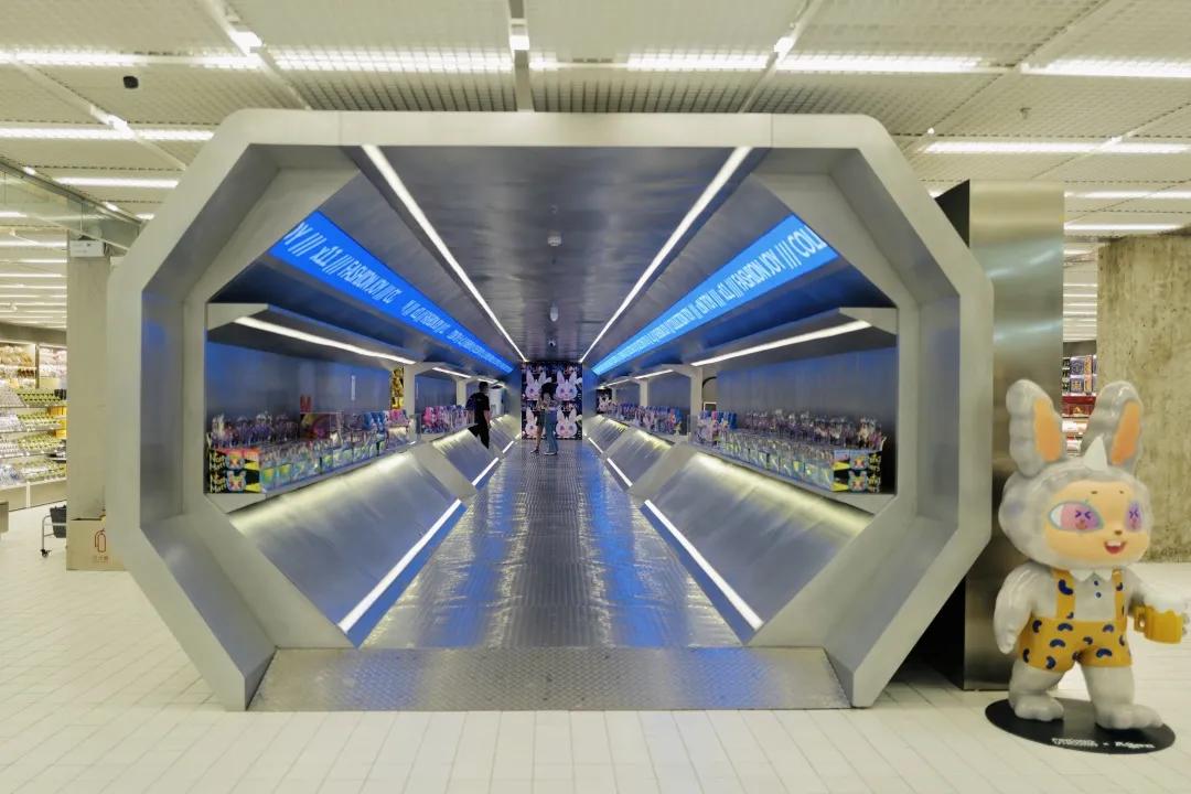 别争了,这条马路才是魔都内卷之王