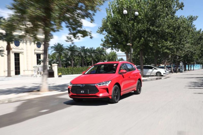 比亚迪纯电车e2评车视频,比亚迪e2纯电动汽车测评