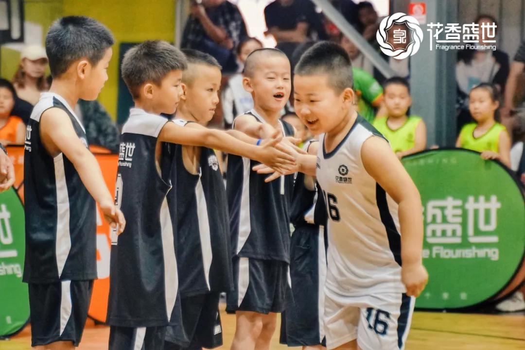 中国小篮球最新规则,小篮球讲解在篮球场上的正确姿势