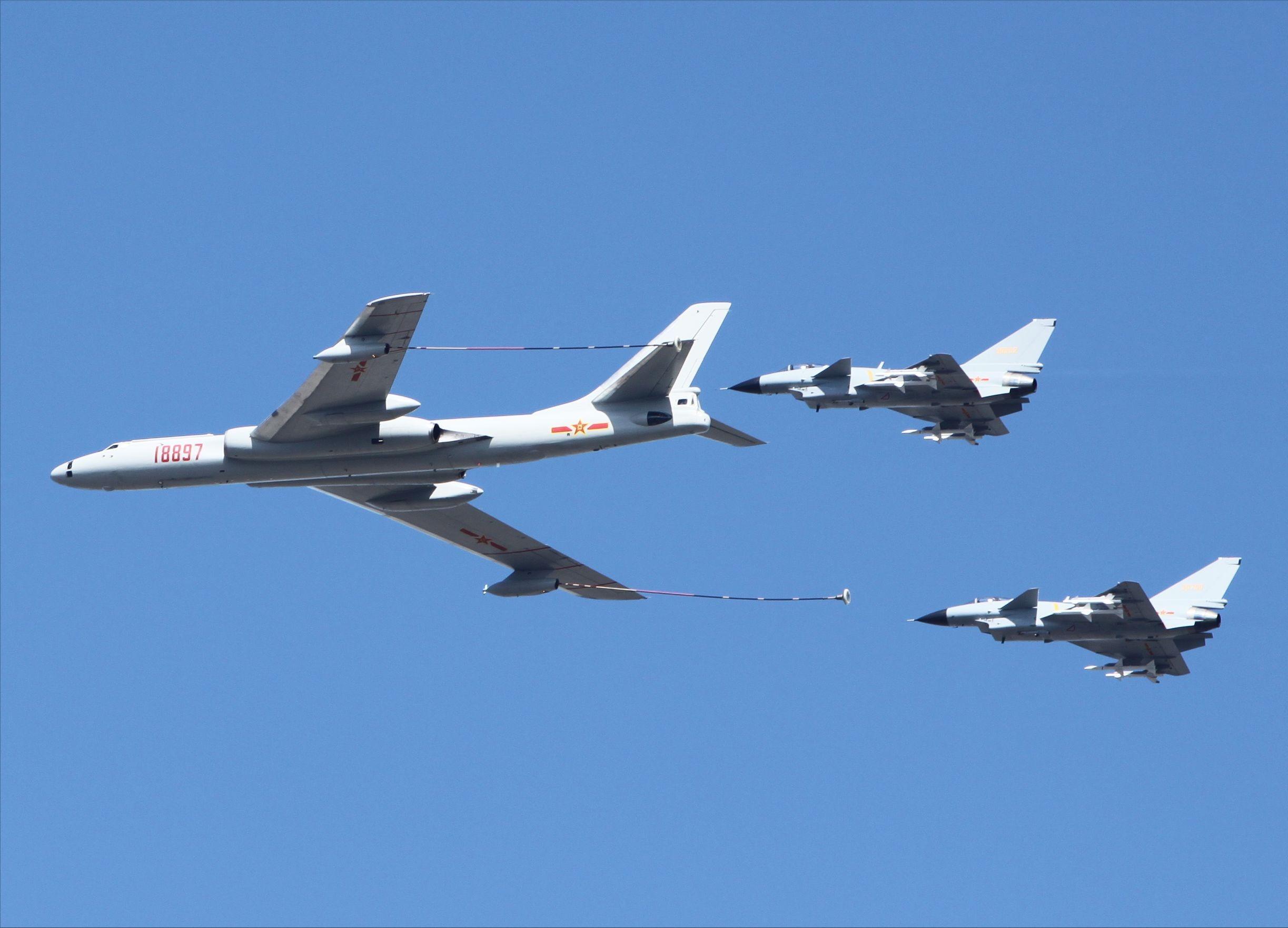 轰6大队突防里根号航母载弹了吗,解放军轰6有多强