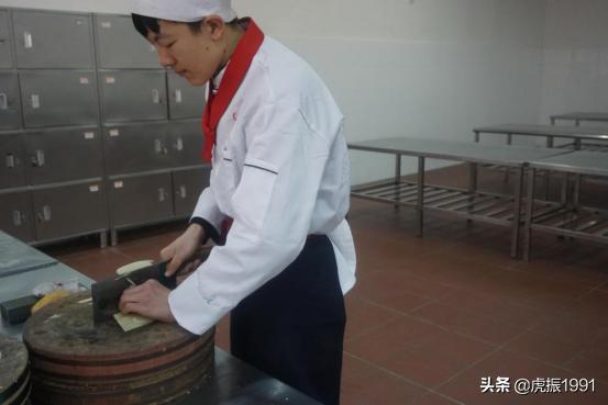 怎样才能成为一名优秀的厨师,如何才能成为一个优秀的厨师