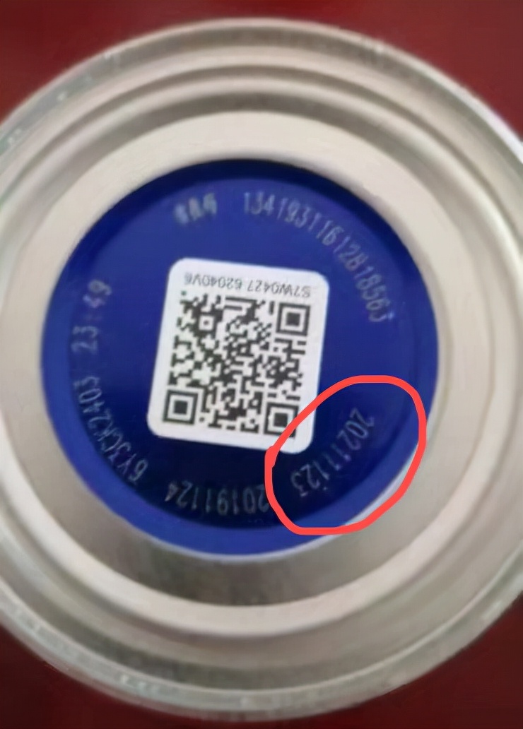 宝宝吃奶粉嘴里有酸奶味正常吗,吃奶粉有异味