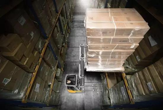 IFOY大奖入围产品巡礼之六——永恒力ERC216zi站驾式电动堆高机