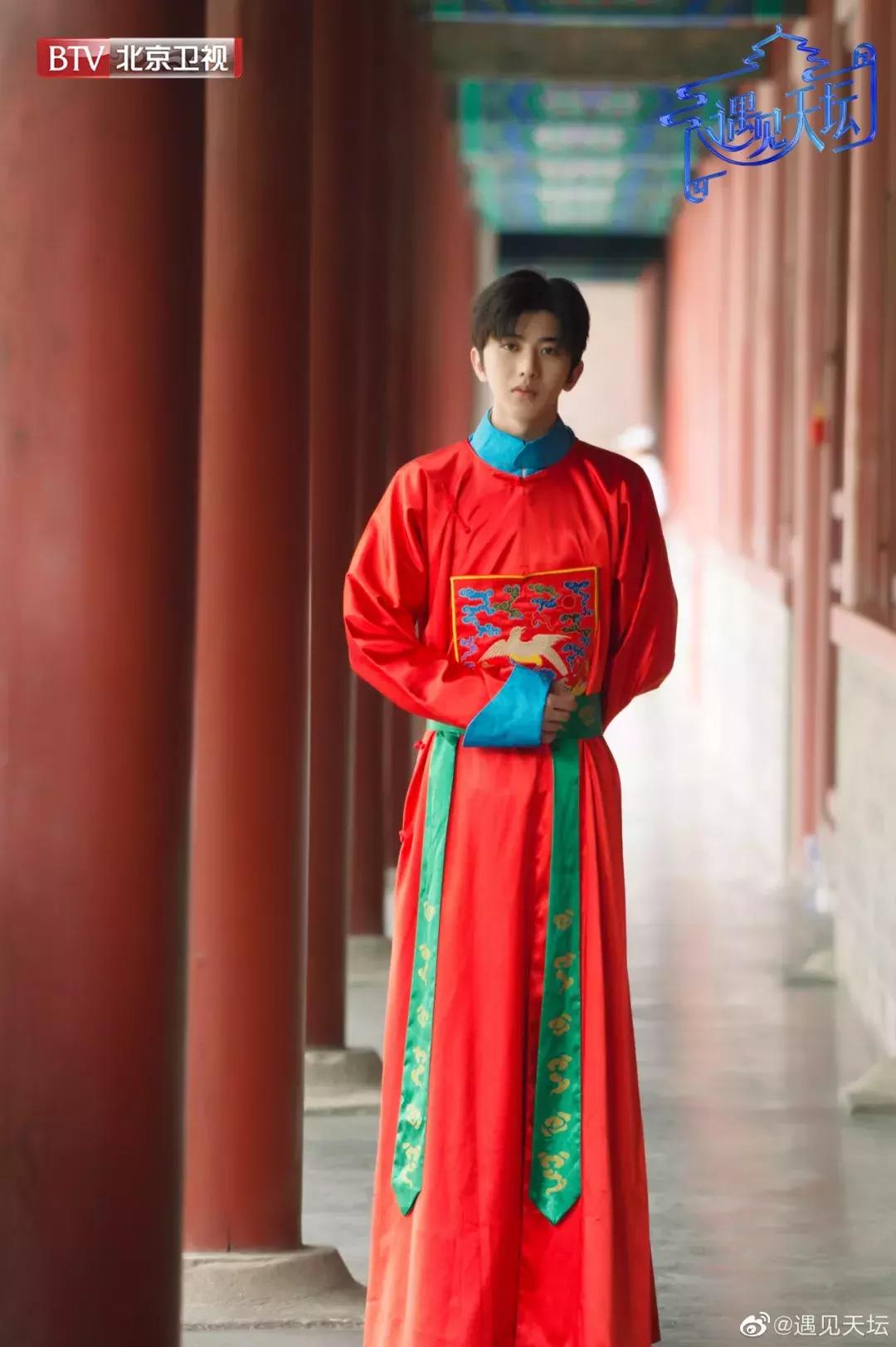 杨幂热巴baby双马尾气质动人,ab杨幂同框