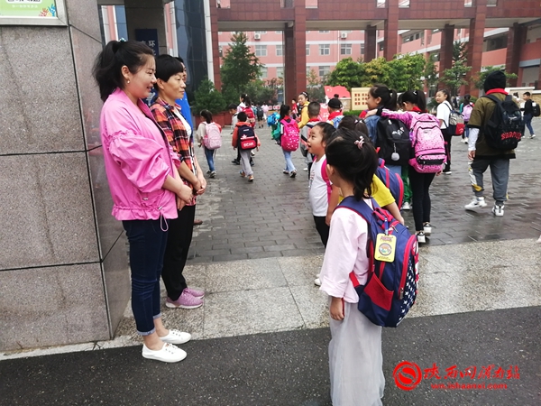 感恩教师节浓浓师生情视频,新昌三小开展教师节感恩教育活动