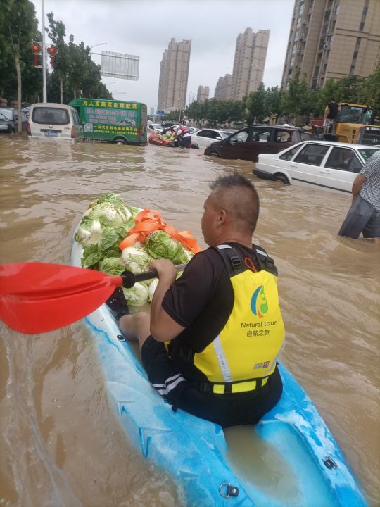 战斗在抗击疫情一线的勇士们,奋战在抗灾救灾一线的红十字人