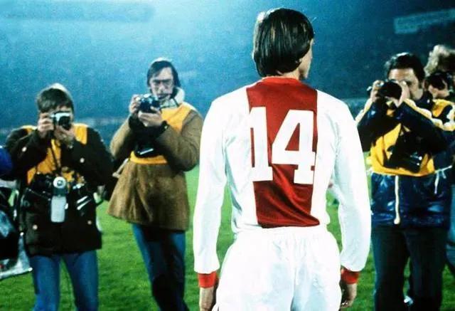 实况足球绿茵精选,实况足球2020绿茵传奇怎么编辑