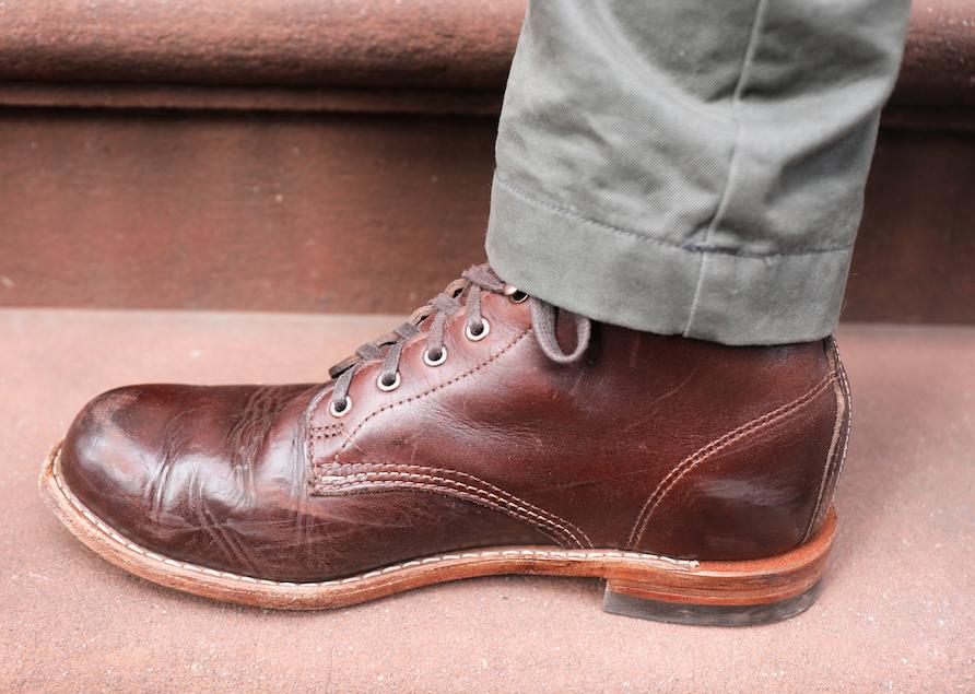 皮鞋松了有什么办法解决,皮鞋一只松一只紧是怎么回事