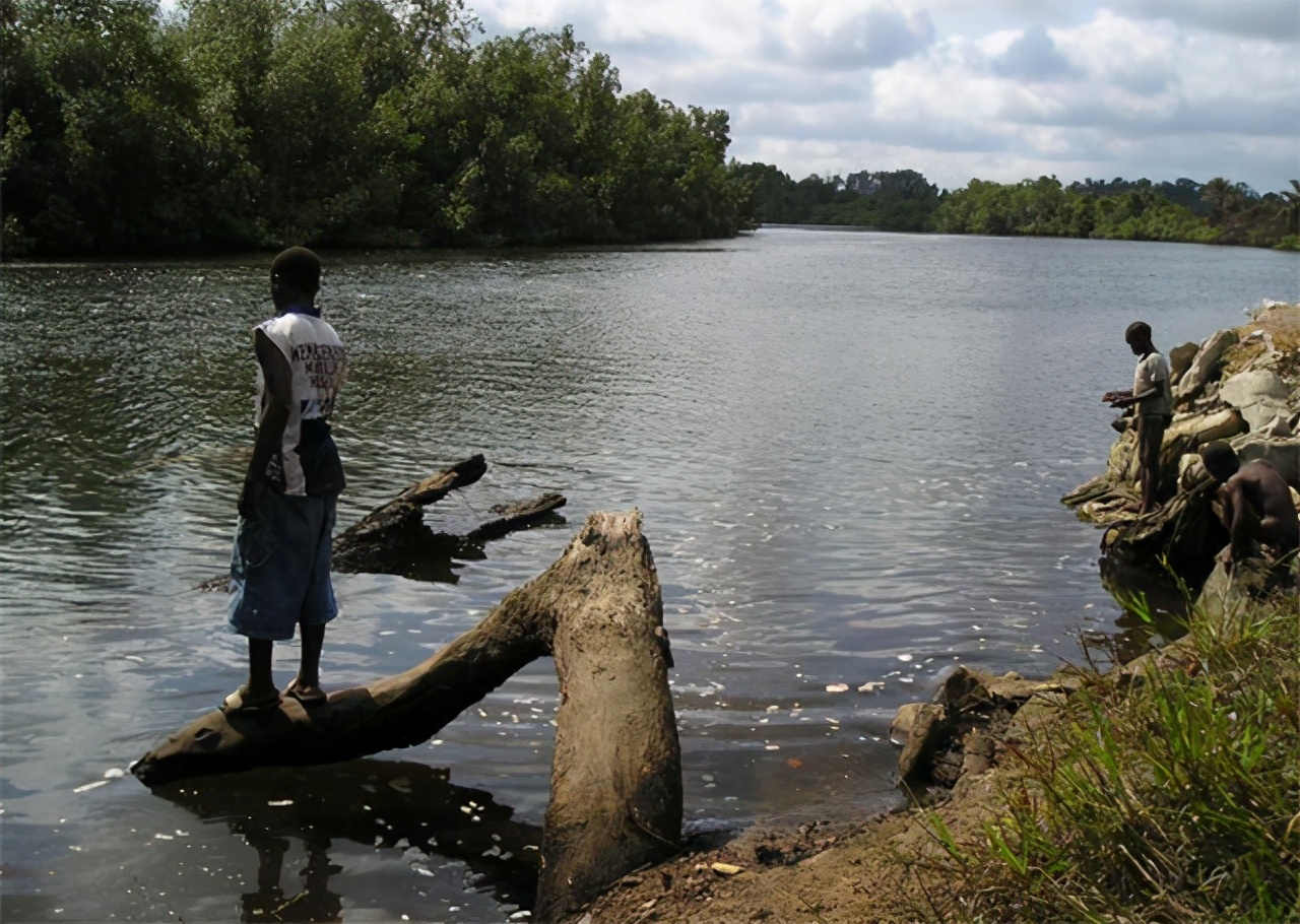 赤道几内亚和几内亚共和国,赤道几内亚南部纬度