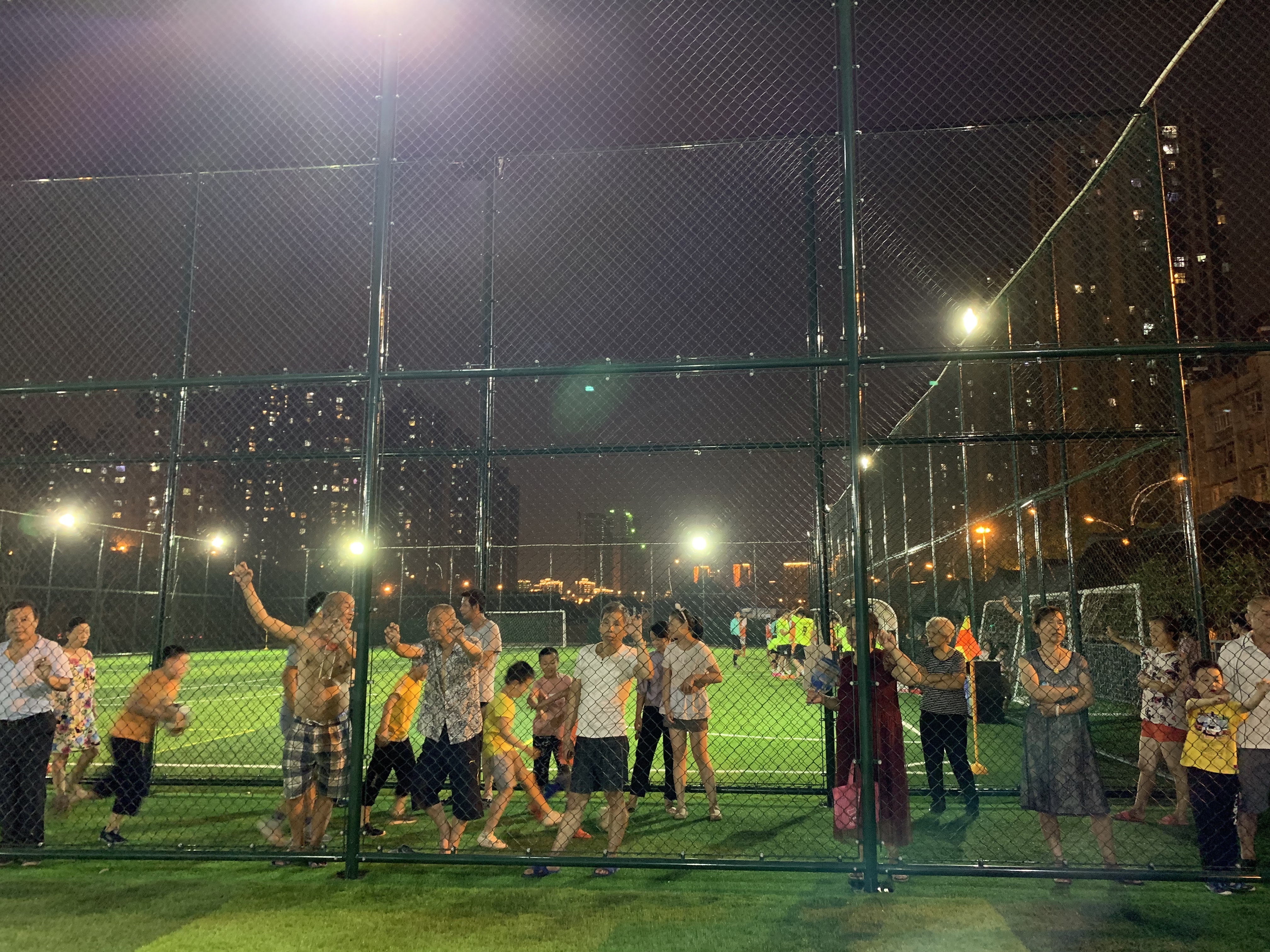 踢一场足球比赛很累吗,踢一场足球比赛