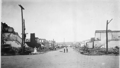 黑人天生自甘堕落？看看被美国白人摧毁的“黑人华尔街”吧