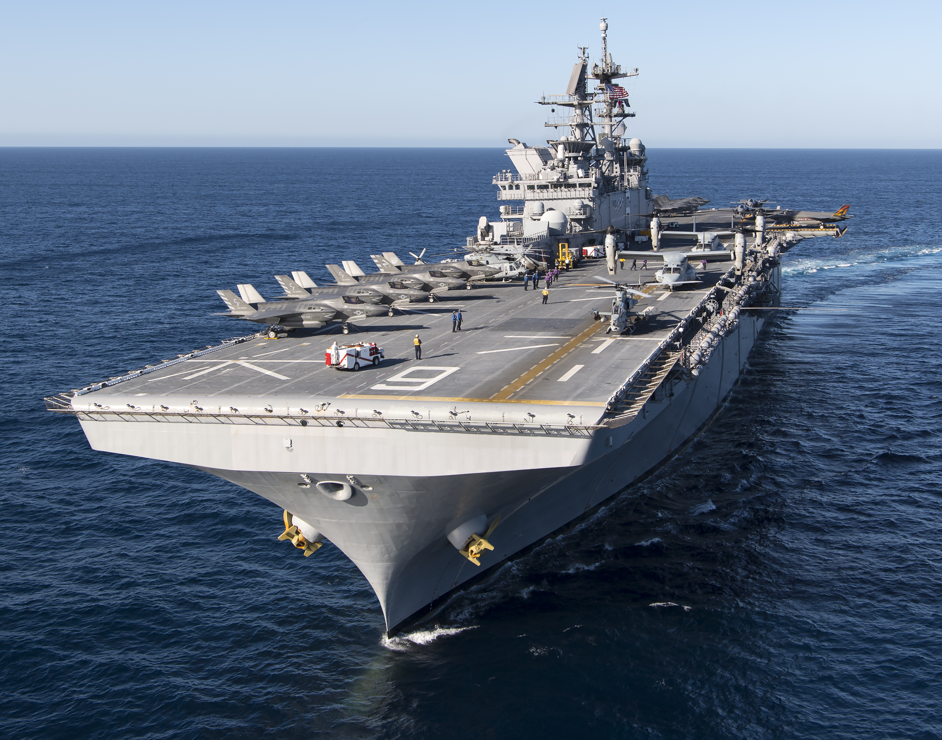 日本媒体评论075两栖攻击舰,现代战舰075型两栖攻击舰最强配置