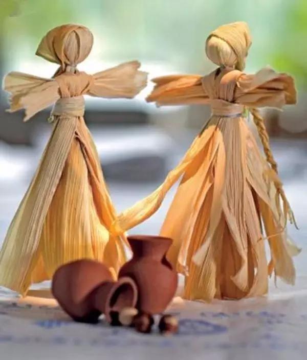 用玉米皮做的手工作品,手工玉米皮编席子教程