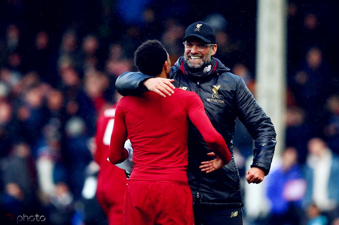 英格兰首发右后卫,右后卫最佳人员现役