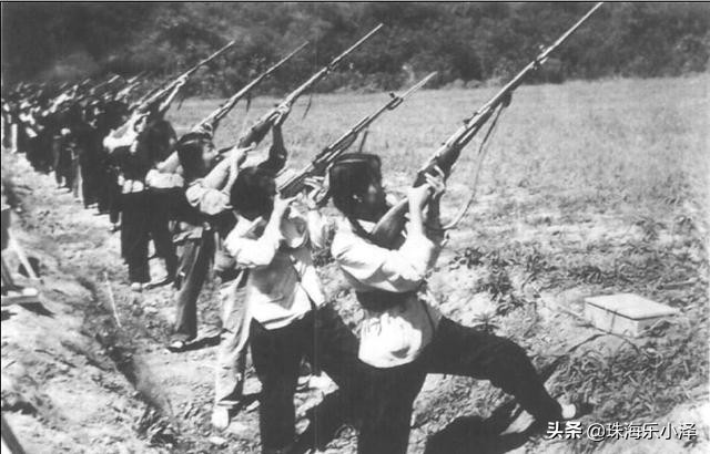 论用枪如何*飞机打**，我们是认真的！（漫画）