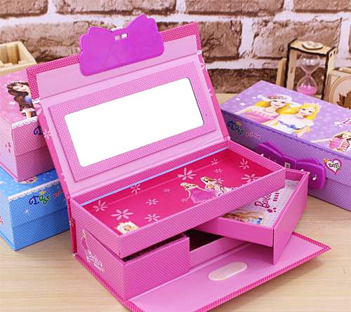 同年代的学生用的文具盒,开学了看看大家的文具盒是怎样的