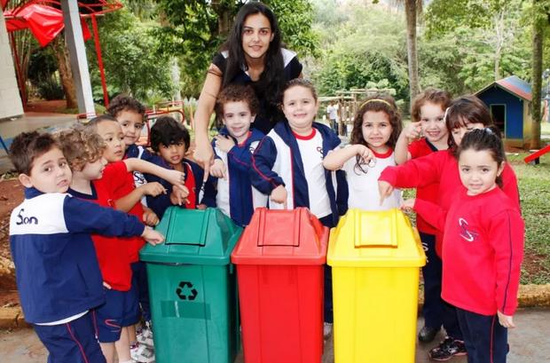 渚ㄥ鐣欏绉绘皯,渚ㄥ绉绘皯