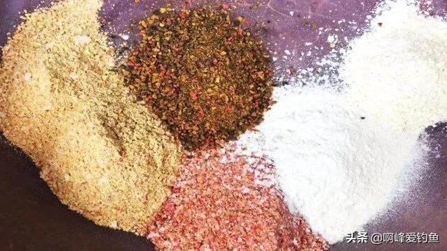 野钓鲫鱼饵料加什么添加剂最好,春夏野钓钓鲫鱼用哪款添加剂