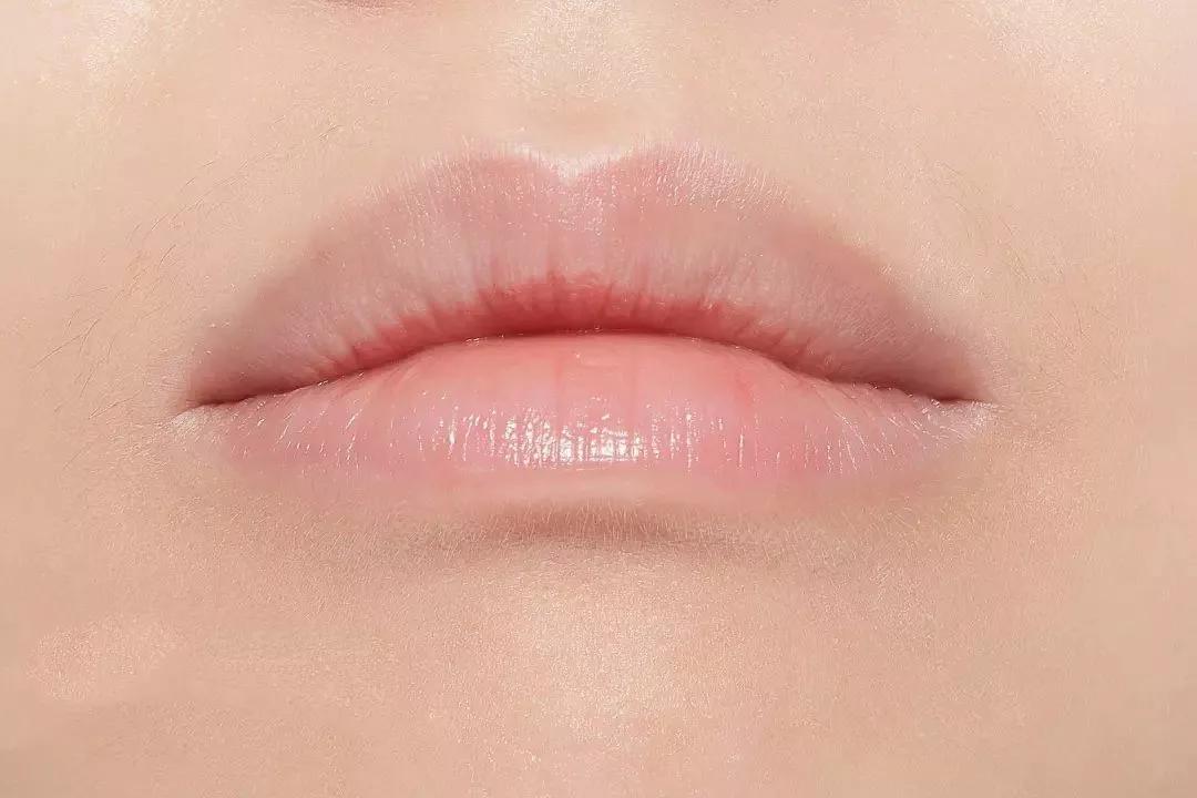 嘴巴有点突出怎么化唇妆,没有唇形怎么画唇妆手把手教