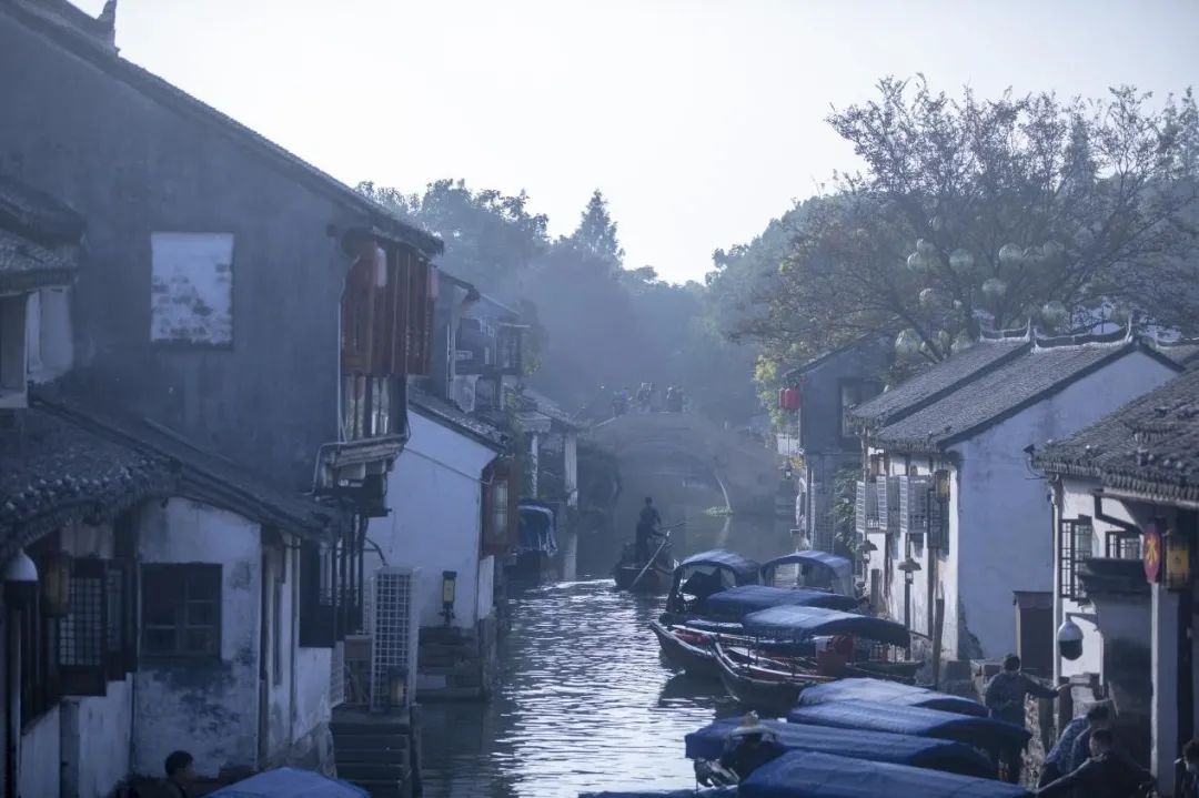 小时候的年夜饭，我们每家每户要吃猪蹄，你们那边的年夜饭呢？