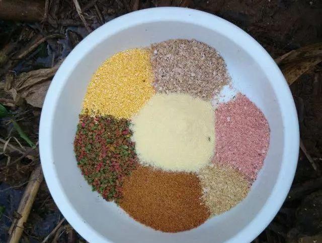 鱼饵料怎么调才不会入水就散,饵料开出来特别容易散