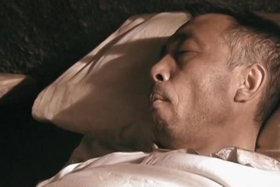 老红军嫌官小，扒开衣服让毛主席看伤疤，毛主席：我不识数