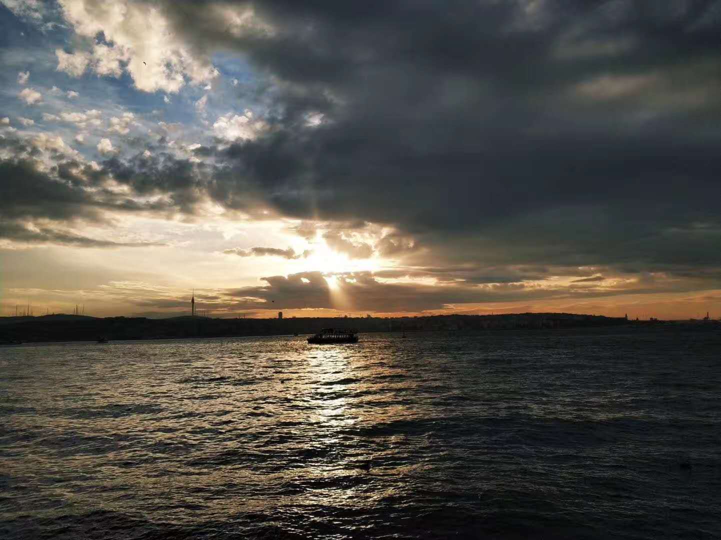 打开电脑我在办公室,关上电脑我在贝尔格莱德