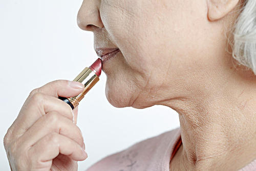 老年人用的唇膏什么牌子好,适合80-90岁老年人的唇膏