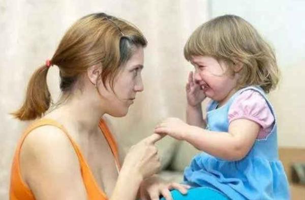 “妈妈,我今天被打了”,聪明妈妈从不会帮忙出气,而是这样去做