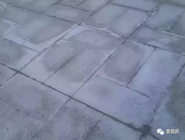 室外地面石材泛碱怎么办,水景石材泛碱如何处理