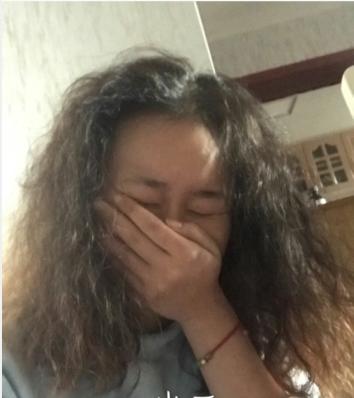 自己如何正确烫头发,为什么烫头发容易翻车