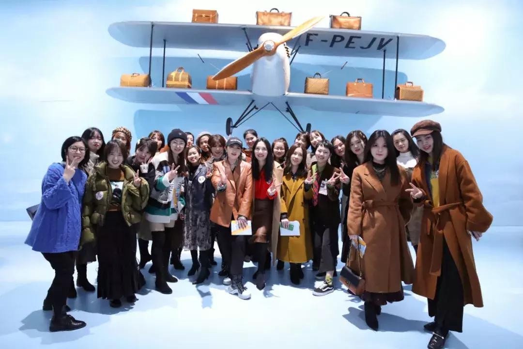 上周日,我把LV展变成了饼家妹子4周年汇报秀!