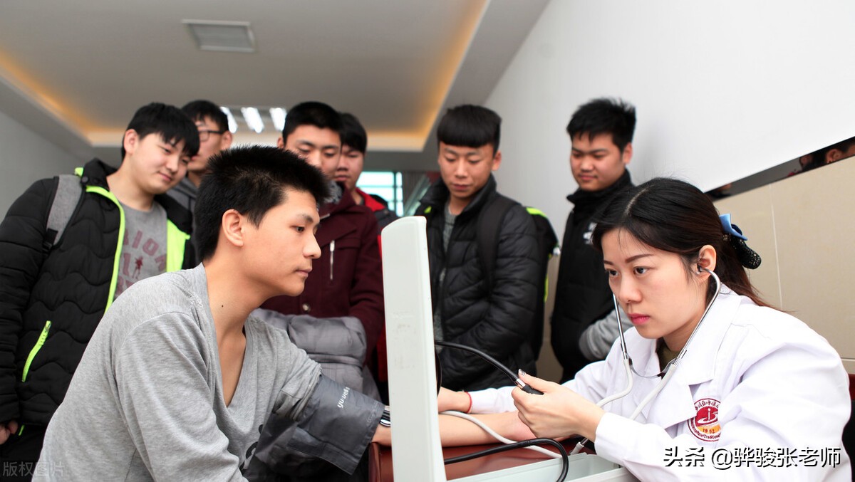 高考体检近视的怎么办,近视弱视该如何填报高考志愿