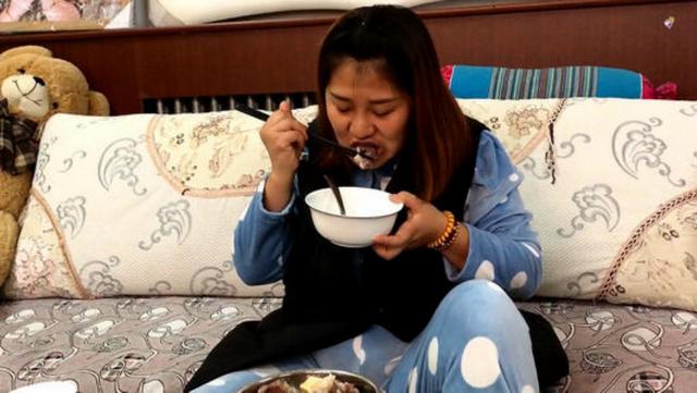 产后一个多月没洗澡怎么办,产后一个月不洗头会怎么样