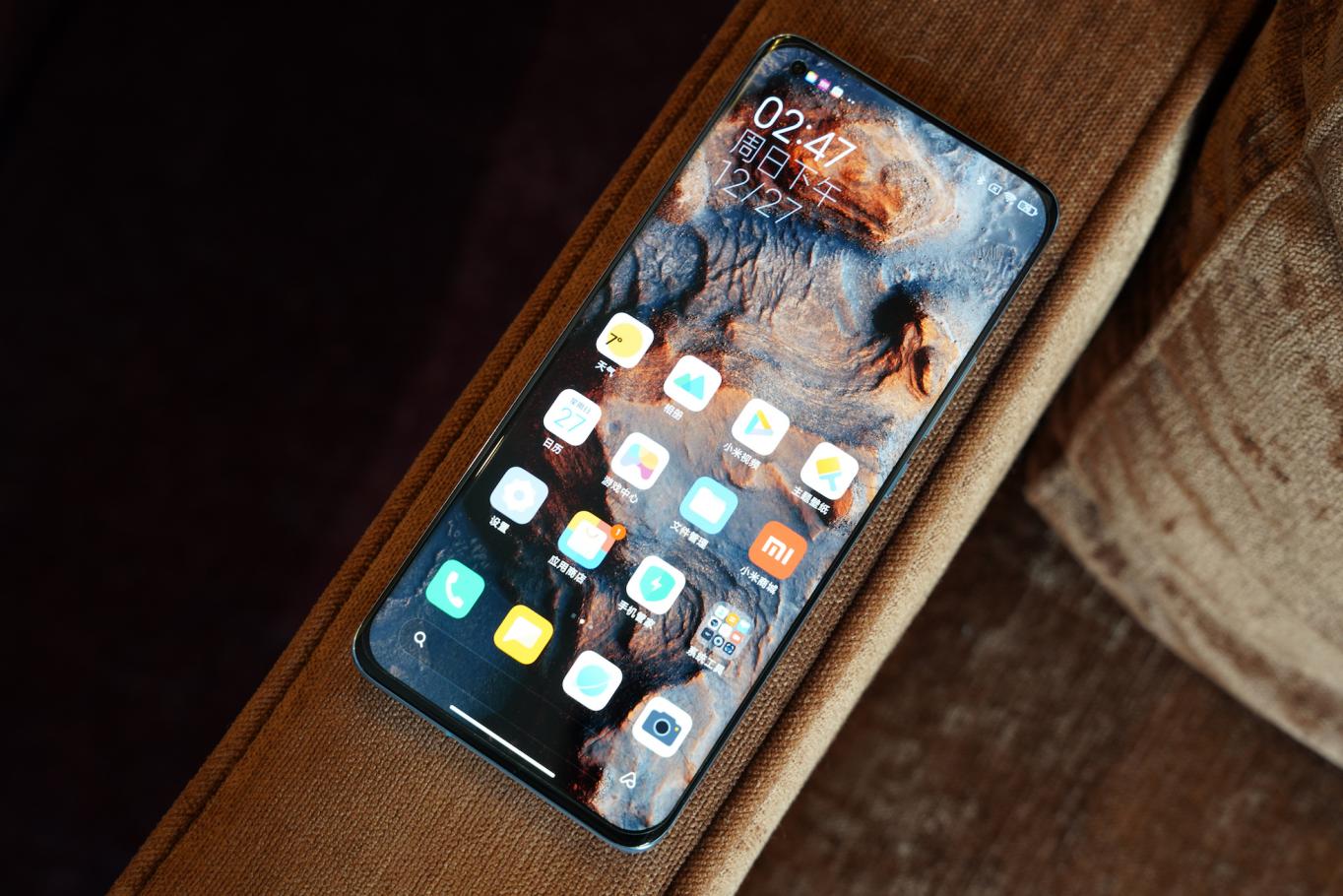 小米11开箱测评：屏幕让人无话可说，一亿相机全是吐槽？