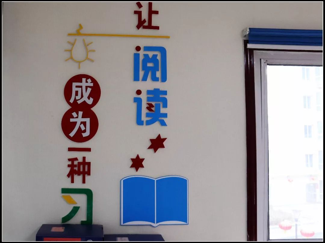 为社区留守儿童辅导功课,心系留守儿童关爱他们成长