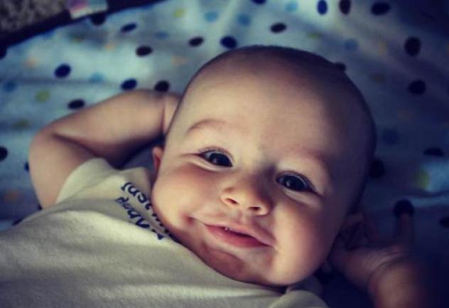 带娃睡觉总被“踢醒”，孩子睡觉“来回滚”，不只是淘气而已