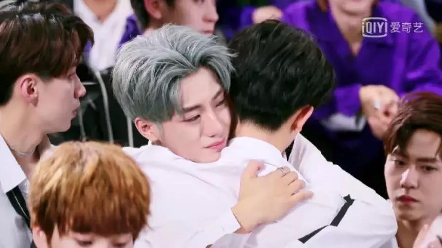 现在的小鲜肉越来越娘,为什么男孩越长越像妈妈