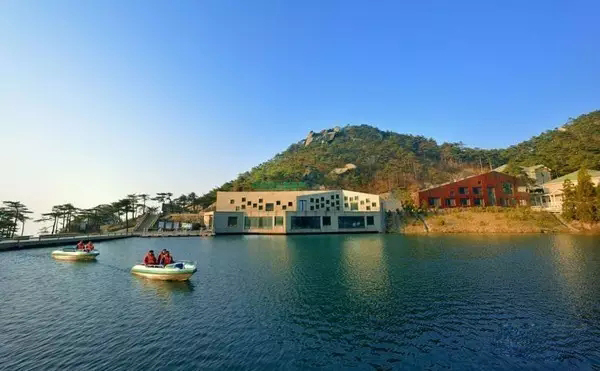 天柱山上面有酒店吗,普陀山上最美酒店