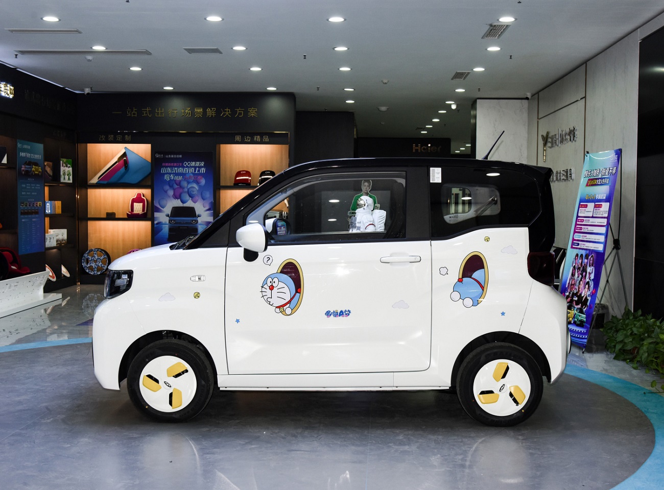 奇瑞qq和五菱宏光mini对比图片,奇瑞qq跟五菱mini