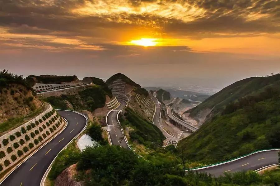 骊山最美环山路可以看日出么,西安临潼傍晚的骊山