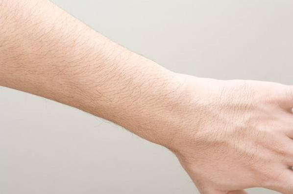 好男一身毛好女一身膘的典故,男人身上有毛的俗语