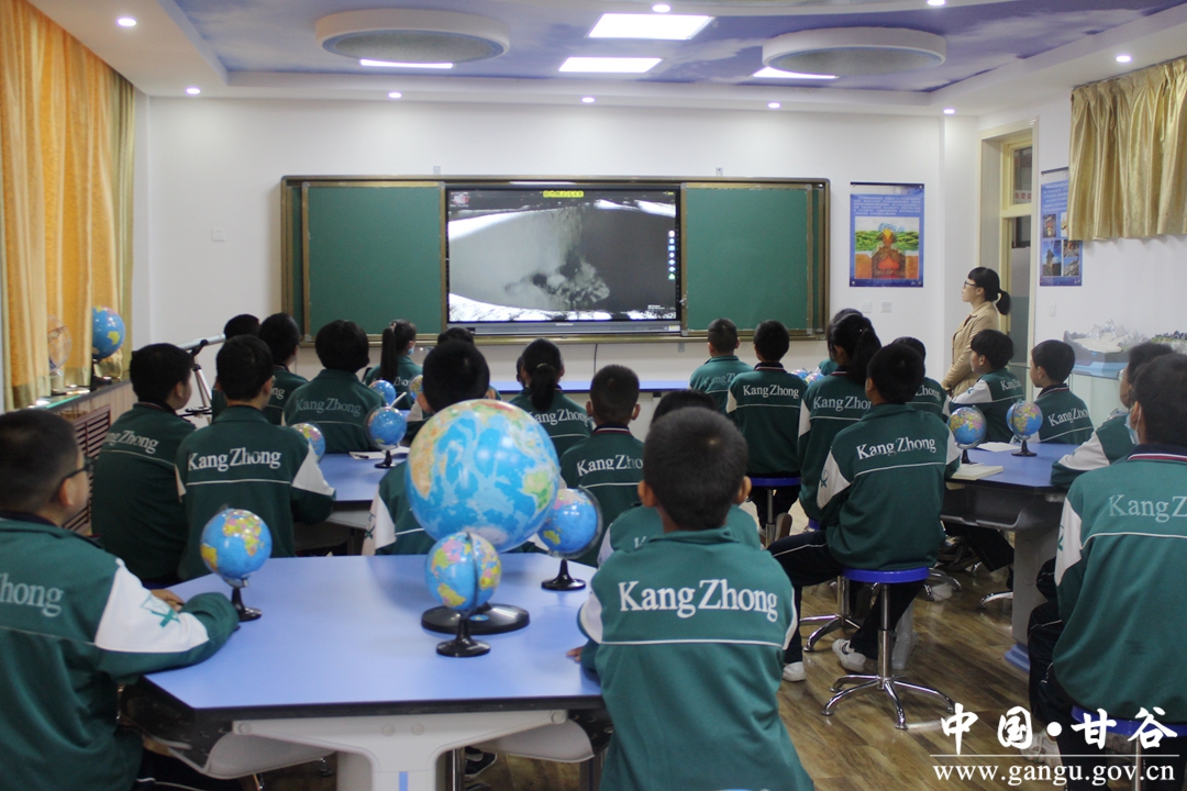 全力办好家门口学校,甘肃省甘谷县康庄中学校长张光亭