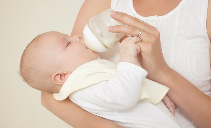 纯奶好还是配方奶粉好,婴儿配方奶粉是脱脂的吗